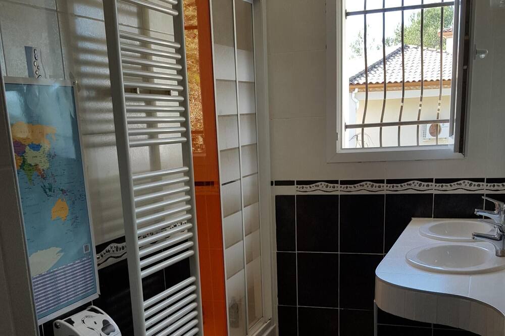 Photo of Bathroom in Saint-Gely-du-Fesc