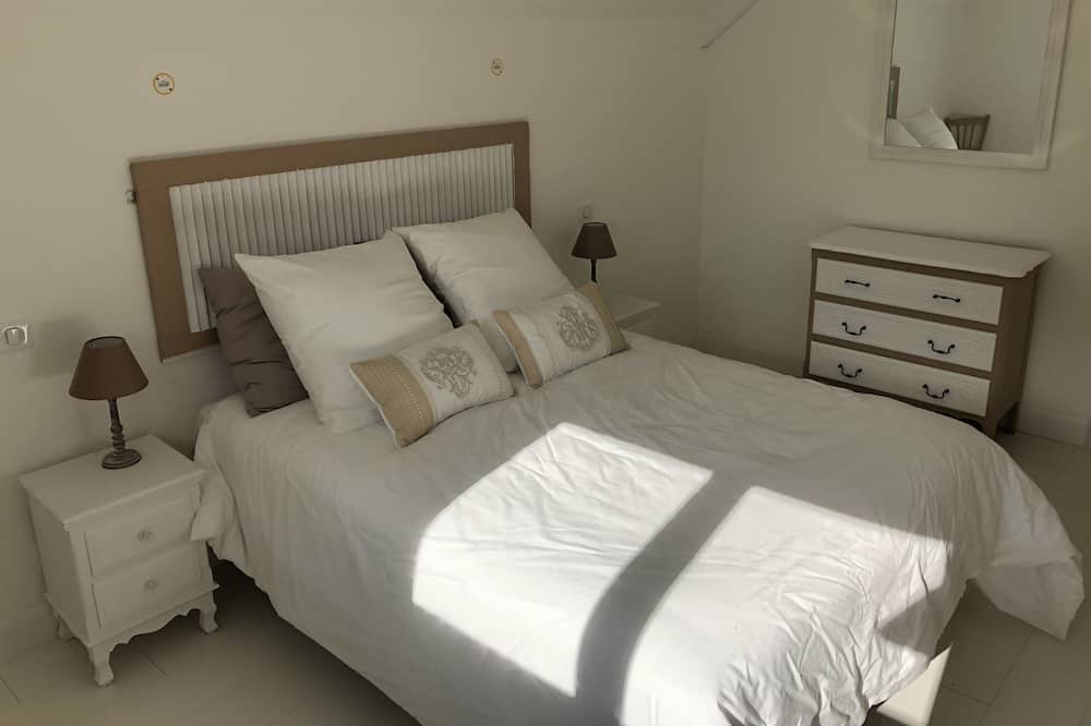 Photo of Bedroom in Fontenay-le-Pesnel