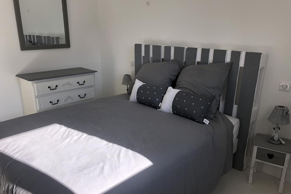 Photo of Bedroom in Fontenay-le-Pesnel