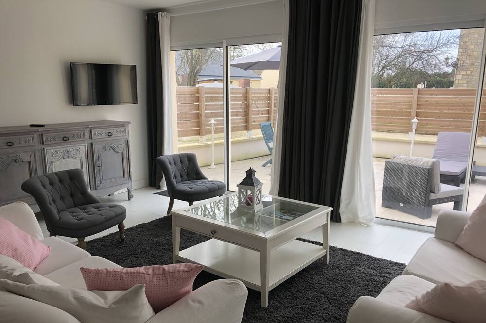 Photo of Livingroom in Fontenay-le-Pesnel