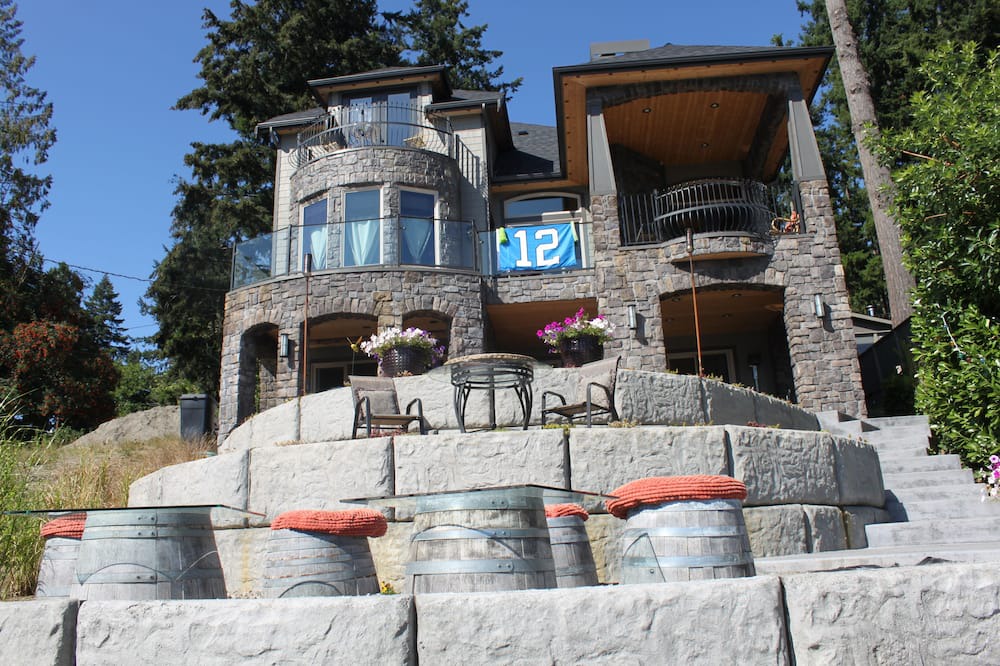 Photo of Others in McKenna