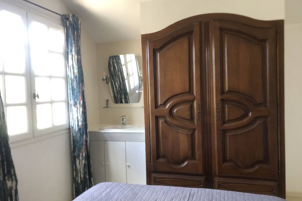 Photo of Bedroom in Villetelle