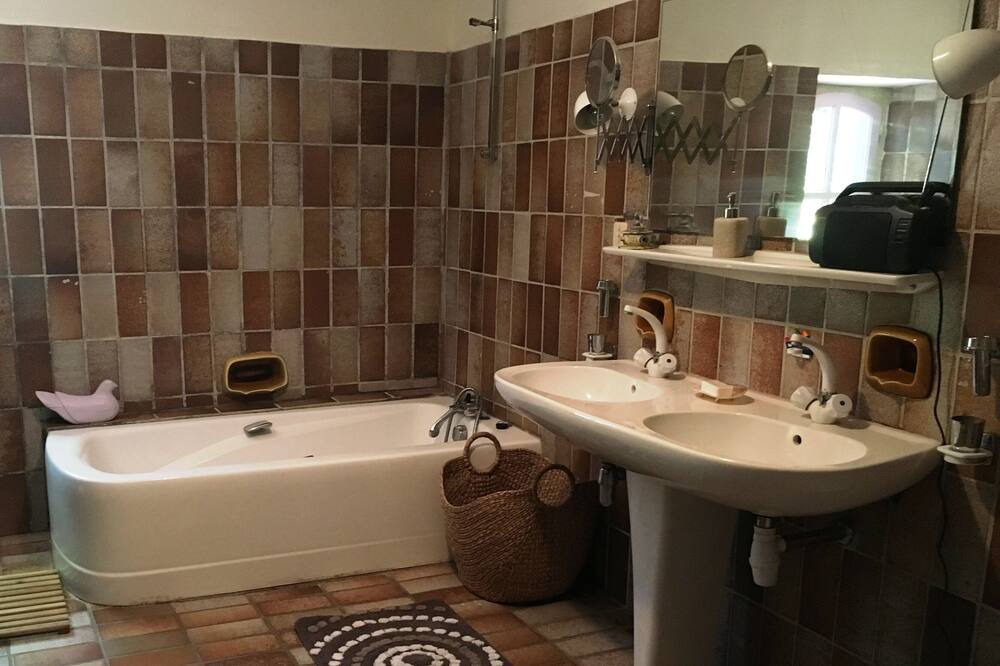 Photo of Bathroom in Monestrol