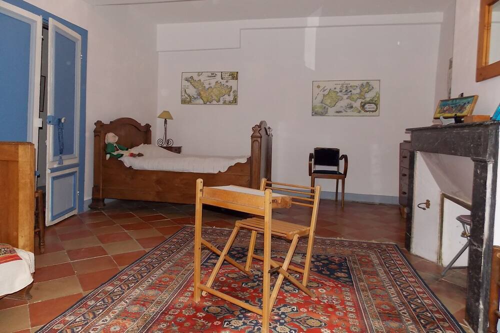 Photo of Others in Monestrol