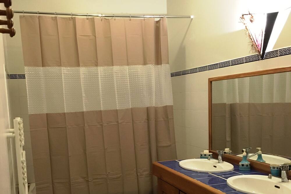 Photo of Bathroom in Monestrol