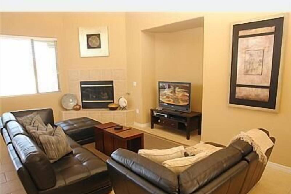 Photo of Livingroom in Continental Reserve