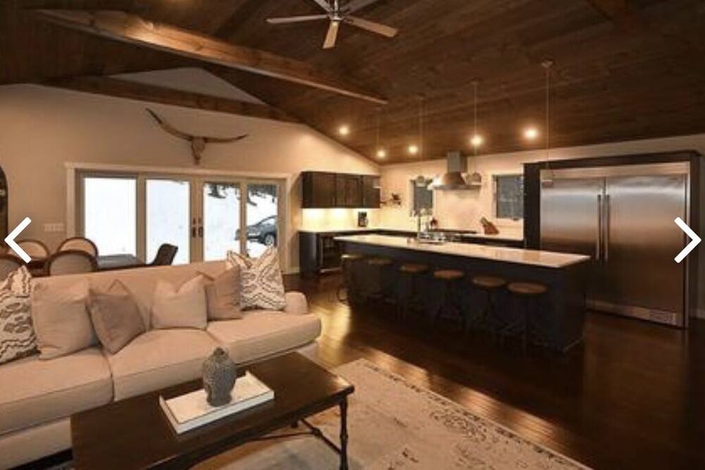 Photo of Livingroom in Ellicottville
