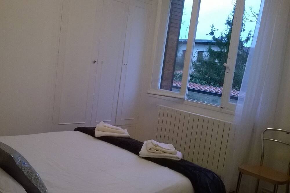 Photo of Bedroom in Chatou
