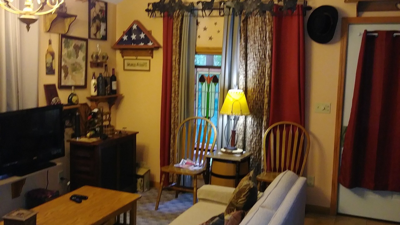 Photo of Livingroom in Lake Erie Beach