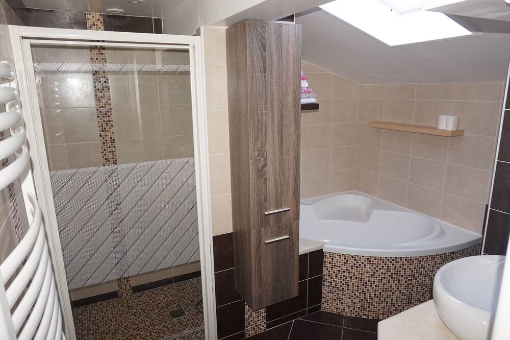 Photo of Bathroom in Bellegarde