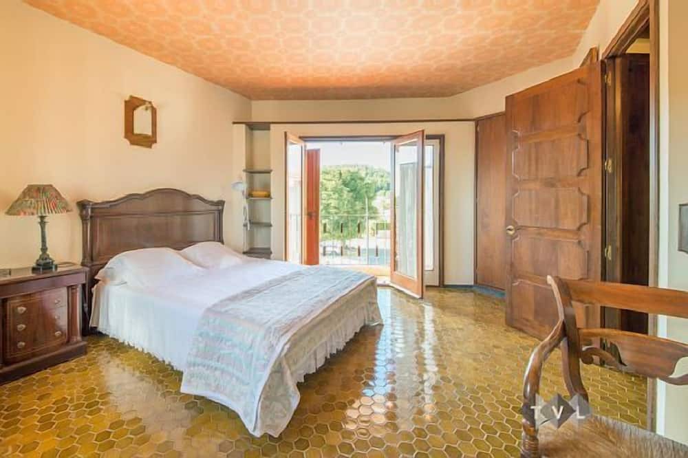 Photo of Bedroom in Riudecanyes