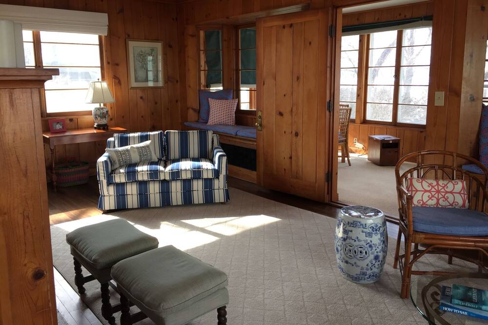 Photo of Livingroom in Lakewood