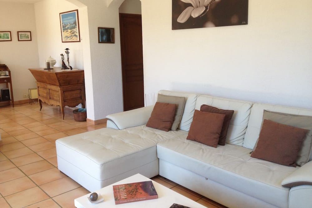 Photo of Livingroom in Le Val