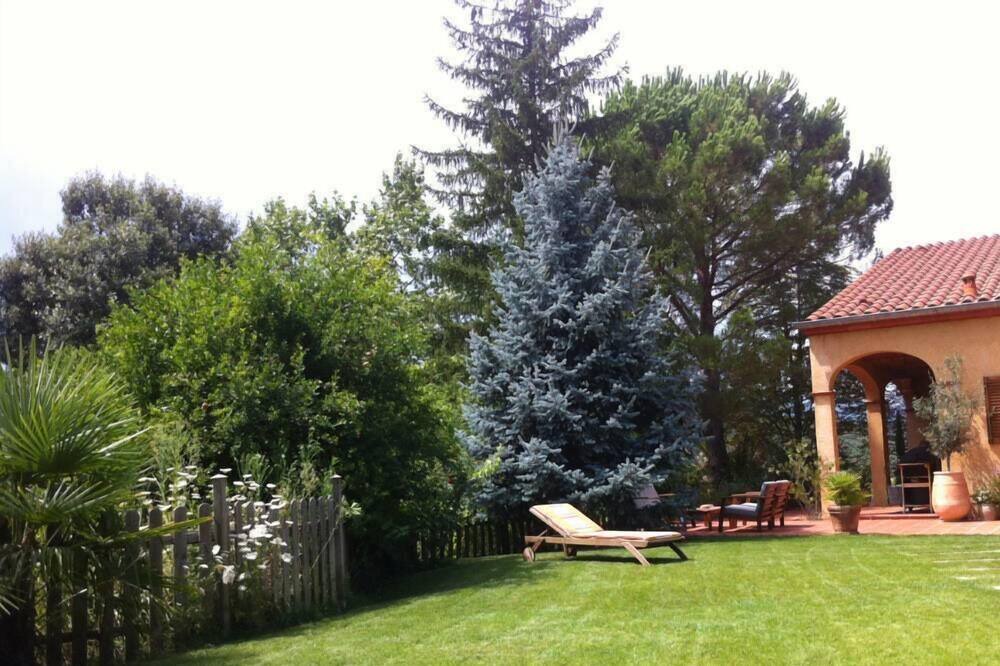 Photo of Outdoor in Reynes