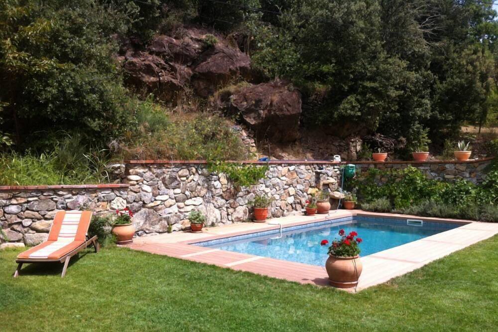 Photo of Outdoor in Reynes