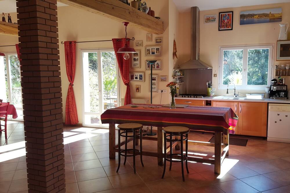 Photo of Kitchen in Reynes