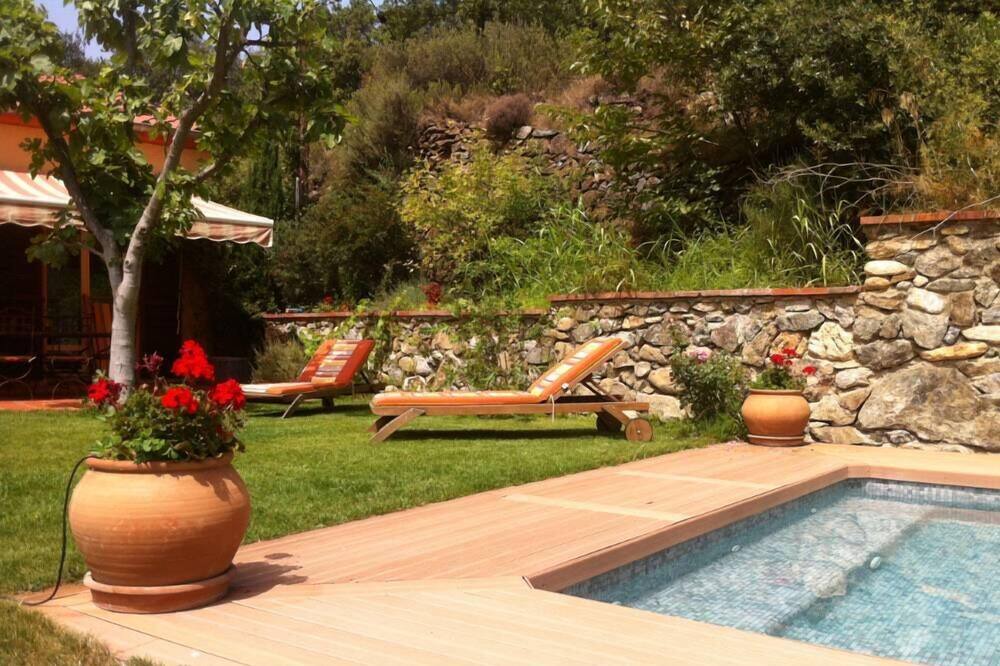 Photo of Outdoor in Reynes