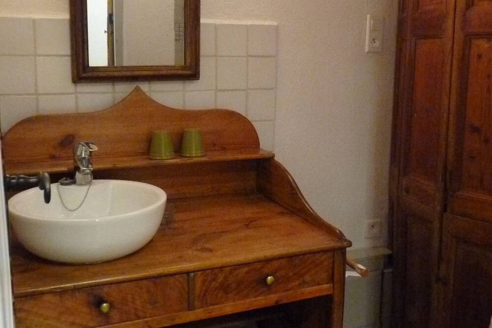 Photo of Bathroom in Calvisson