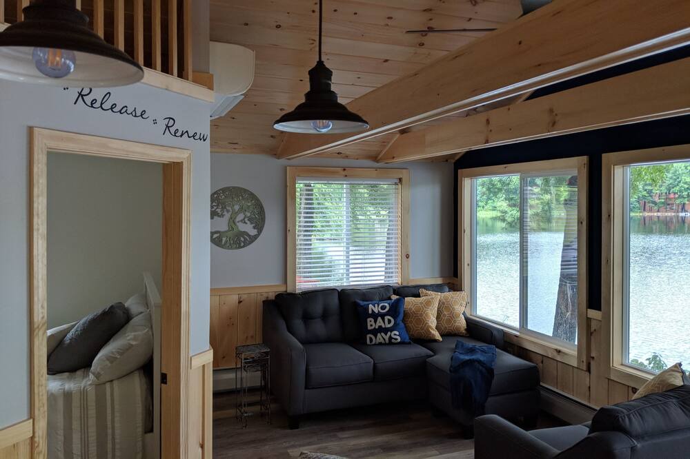 Photo of Livingroom in Wolfeboro