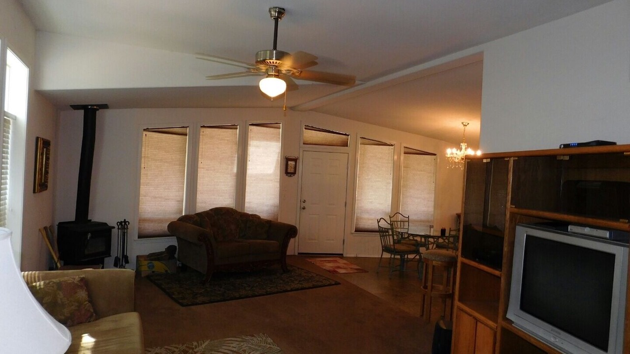 Photo of Livingroom in Junction City