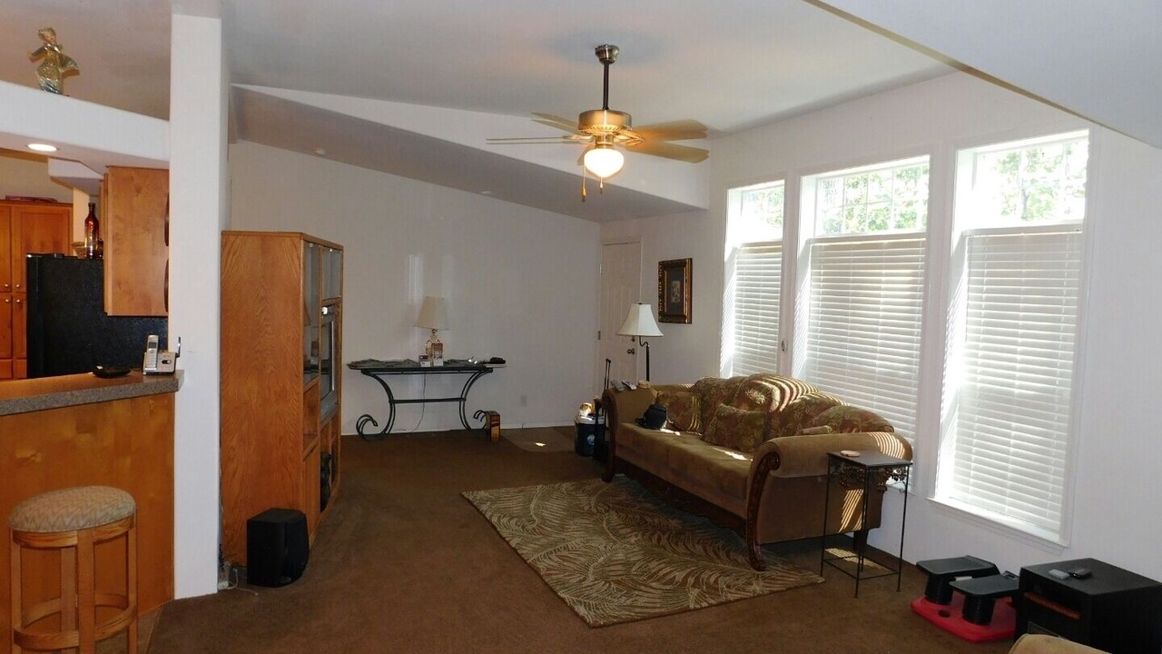 Photo of Livingroom in Junction City