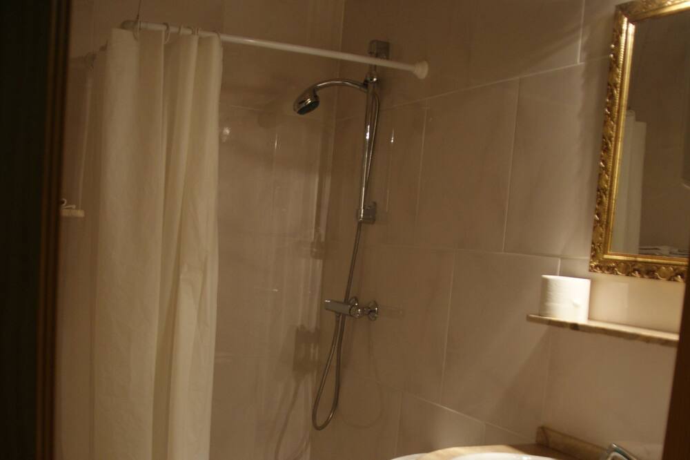 Photo of Bathroom in Granera