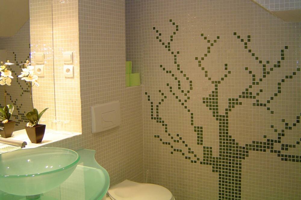 Photo of Bathroom in Saint-Andre-d'Olerargues