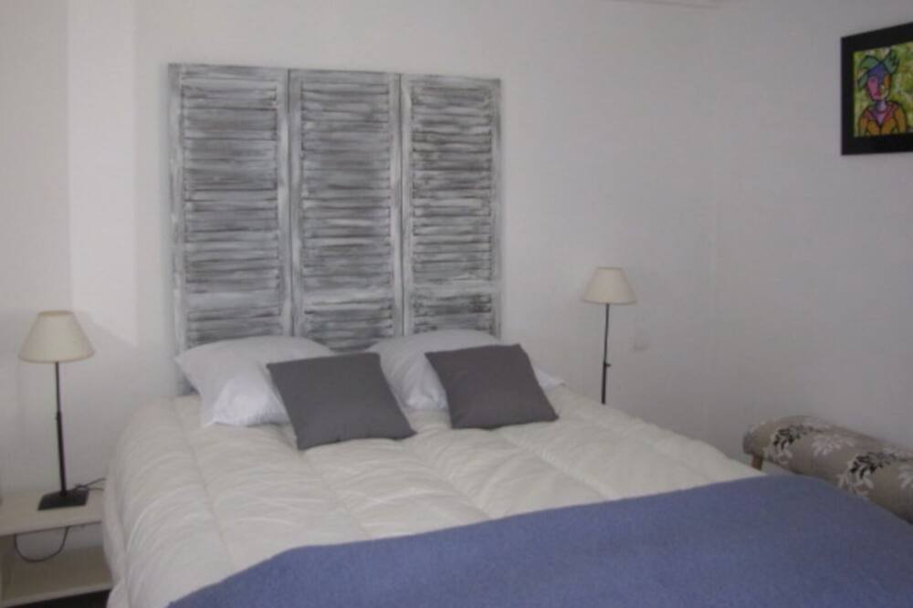 Photo of Bedroom in Saint-Andre-d'Olerargues