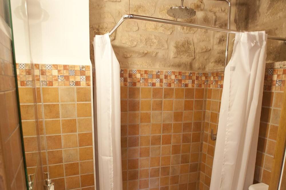 Photo of Bathroom in Calaceite