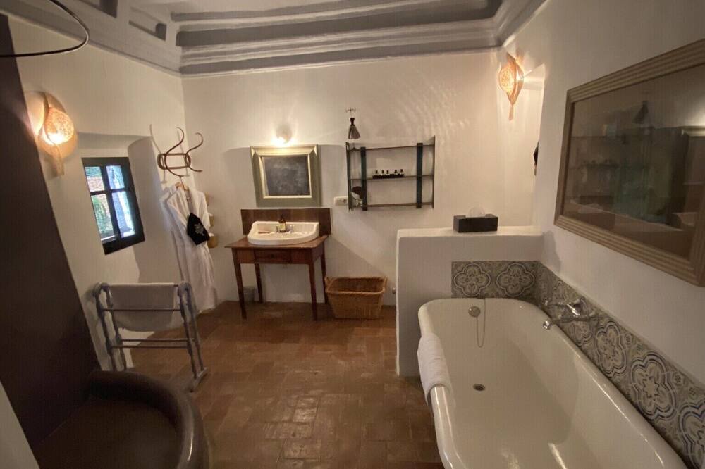 Photo of Bathroom in Sant Jordi Desvalls