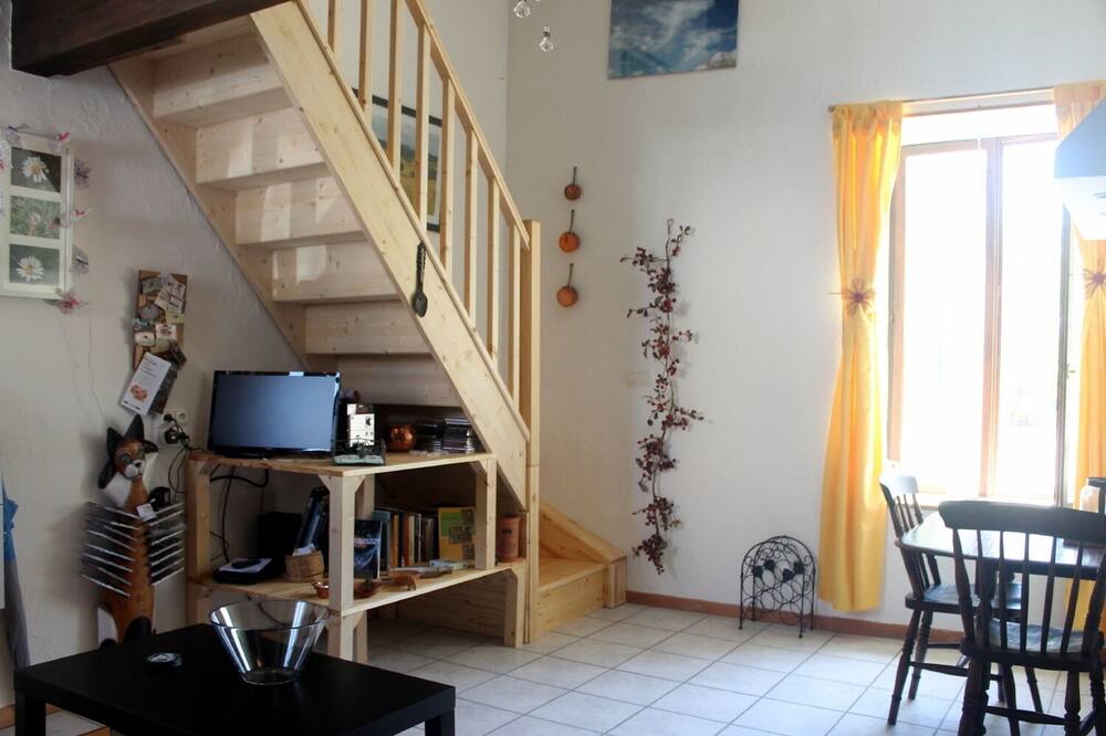 Photo of Livingroom in Escueillens-et-Saint-Just-de-Belengard