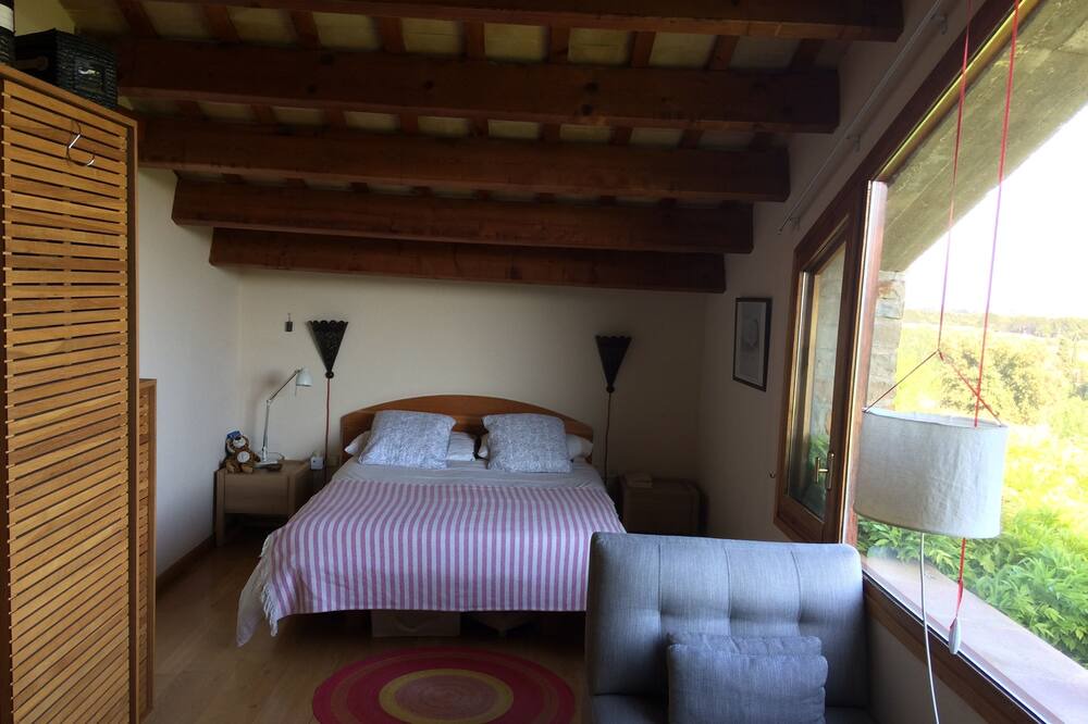 Photo of Bedroom in Llampaies
