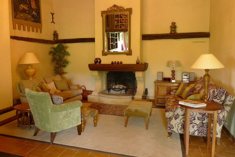 Photo of Bedroom in Pomy