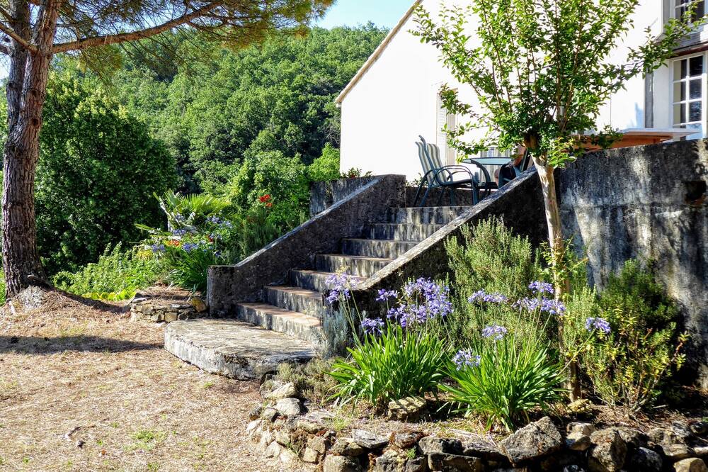 Photo of Outdoor in Pomy