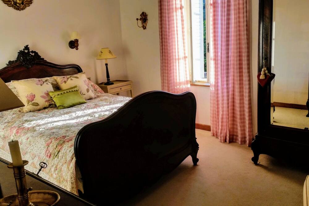 Photo of Bedroom in Pomy