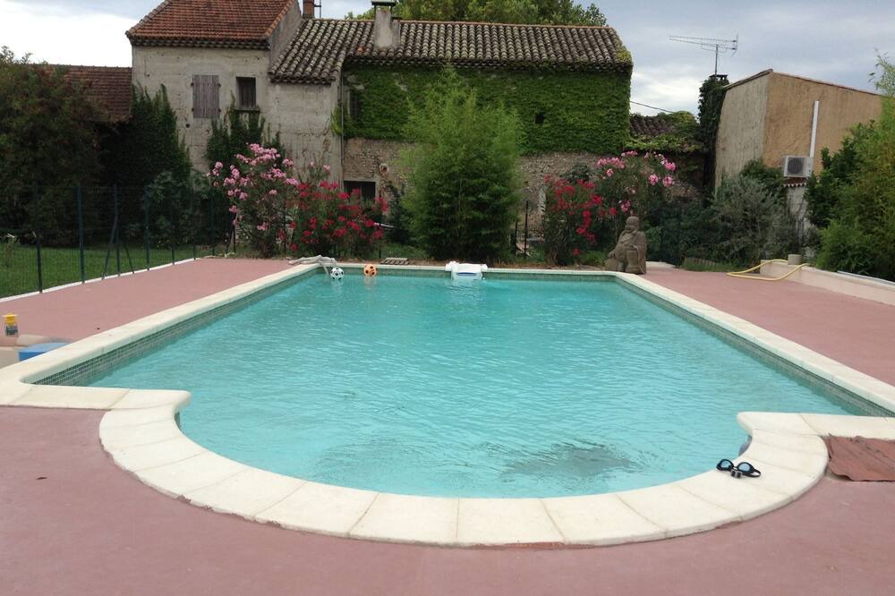 Photo of Outdoor in Violes
