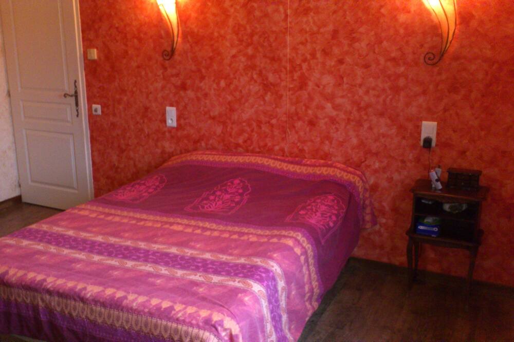 Photo of Bedroom in Violes