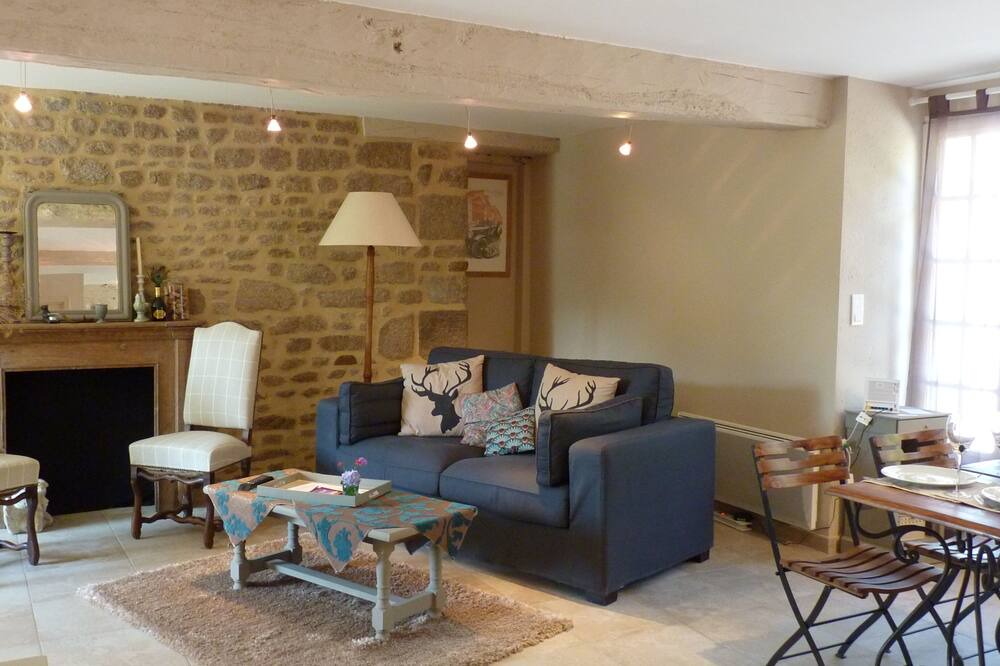 Photo of Livingroom in Saint-Etienne-en-Cogles