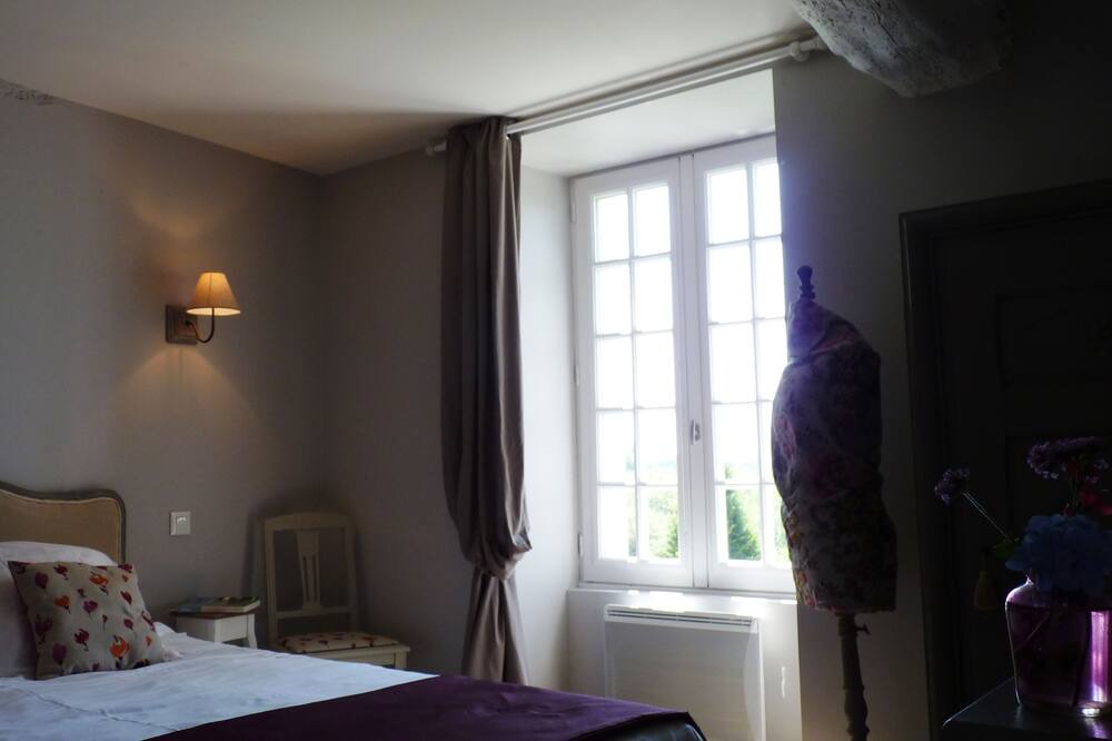 Photo of Bedroom in Saint-Etienne-en-Cogles