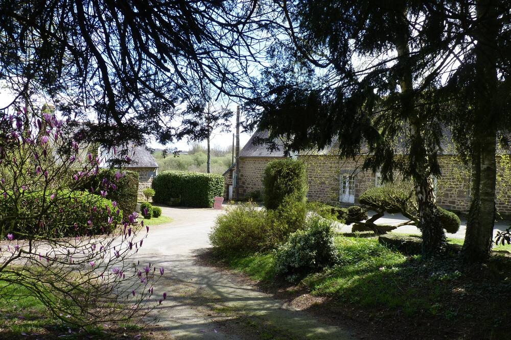 Photo of Outdoor in Saint-Etienne-en-Cogles