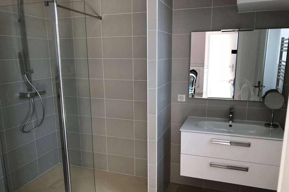 Photo of Bathroom in Azay-le-Rideau