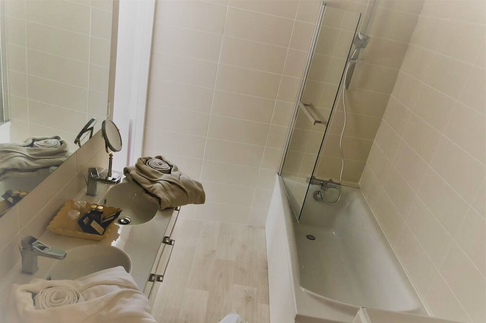 Photo of Bathroom in Azay-le-Rideau