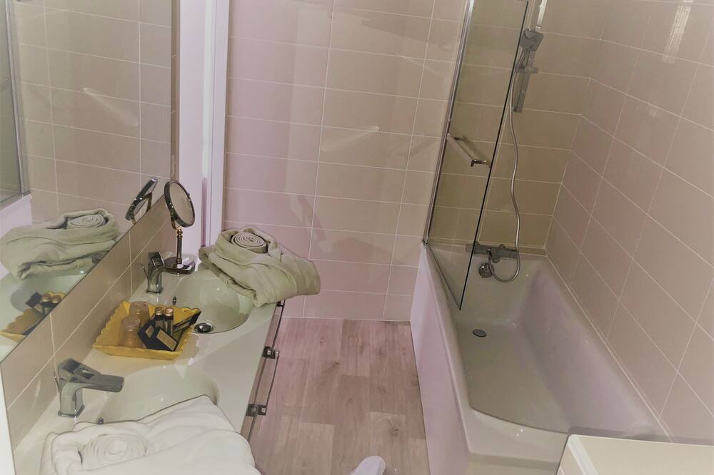 Photo of Bathroom in Azay-le-Rideau