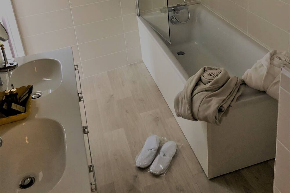 Photo of Bathroom in Azay-le-Rideau