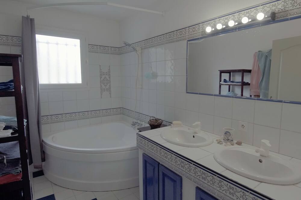 Photo of Bathroom in Aubais