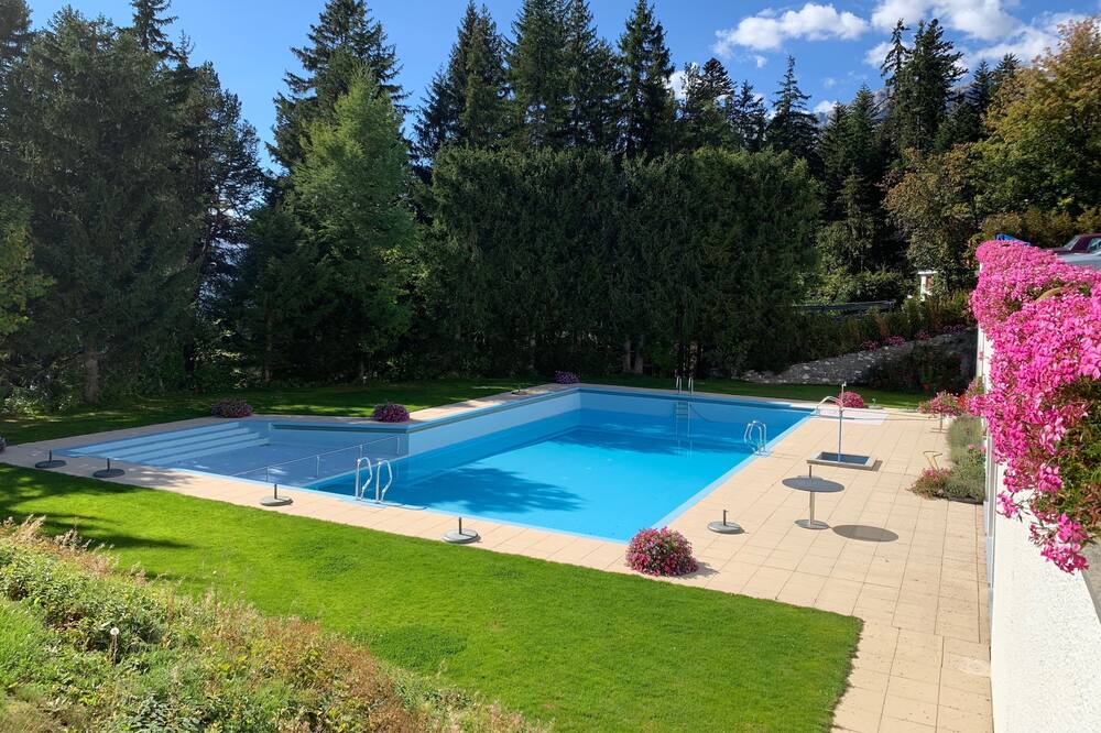 Photo of Outdoor in Lens