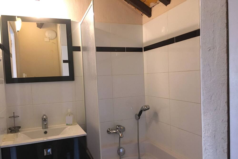 Photo of Bathroom in Thiveral-Grignon