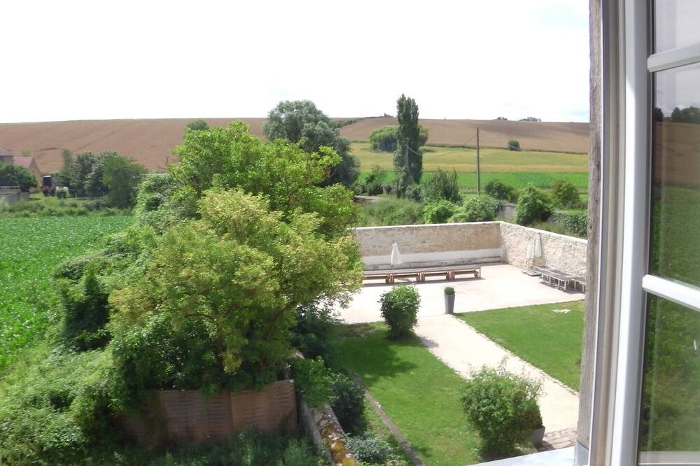 Photo of Outdoor in Thiveral-Grignon