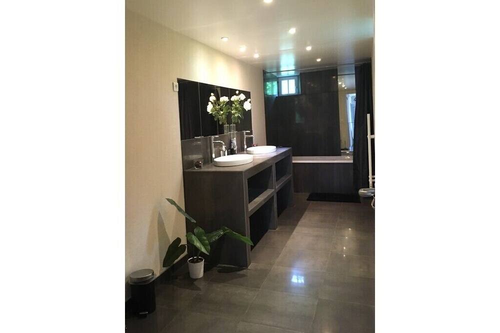 Photo of Bathroom in Thiveral-Grignon