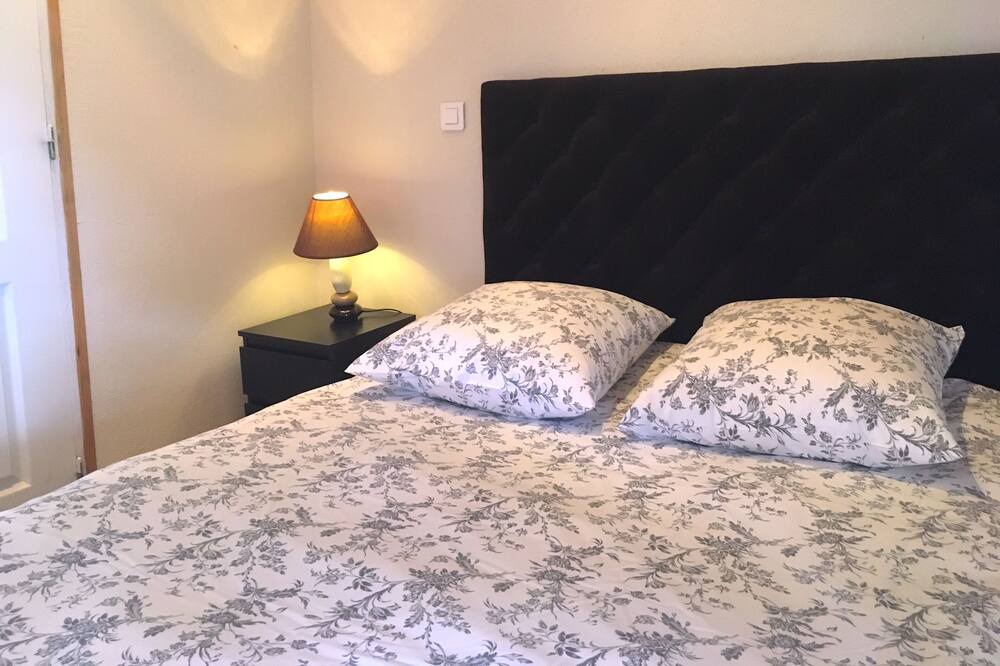 Photo of Bedroom in Thiveral-Grignon